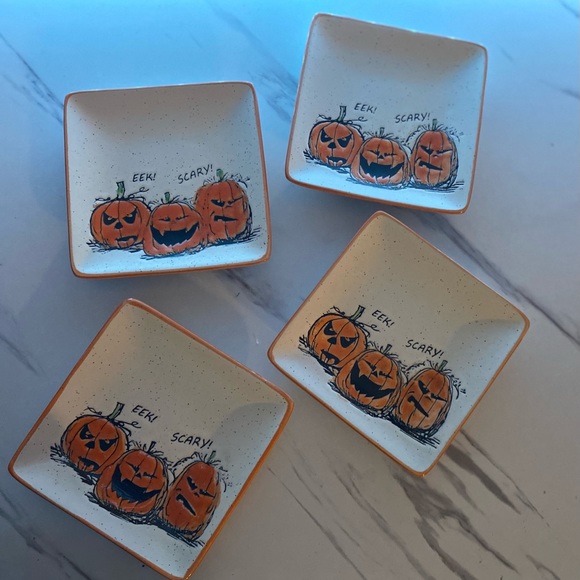 4 Piece Halloween Stoneware Set - Picture 4 of 4